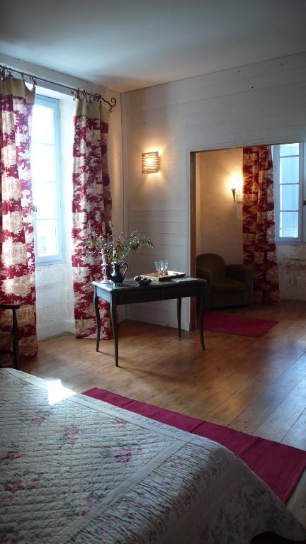 Chambres D'Hotes Logis De L'Astree Saint-Bris-des-Bois 객실 사진