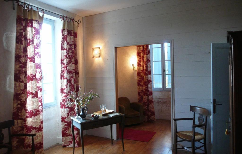 Chambres D'Hotes Logis De L'Astree Saint-Bris-des-Bois 객실 사진